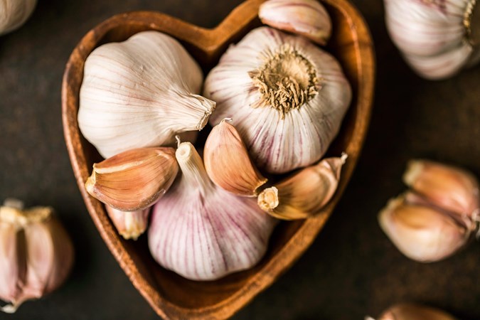 Top 10 Benefits Of Eating Raw Garlic In Empty Stomach
